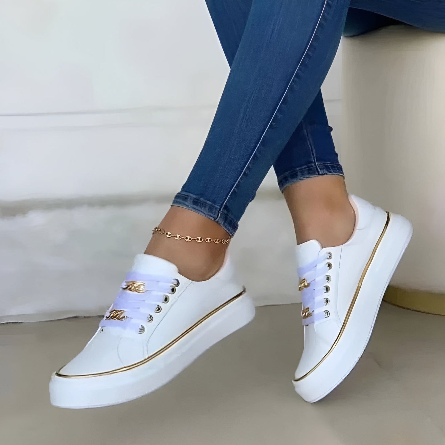 Orthopädische Sneaker mit Kettenakzent für Damen | Aveline