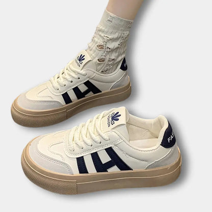 Klassischer Hochwertiger Sneaker mit seitlichen Details für Damen | Nina -2
