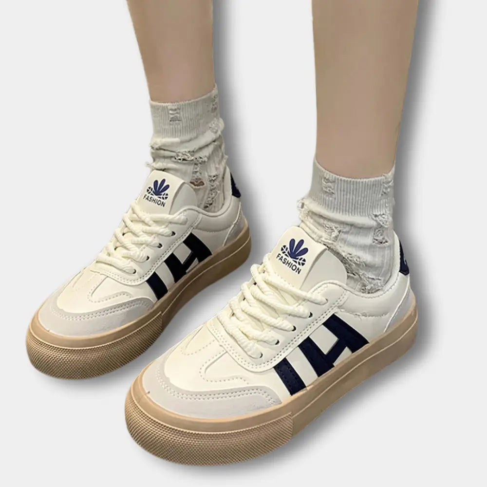 Klassischer Hochwertiger Sneaker mit seitlichen Details für Damen | Nina -5