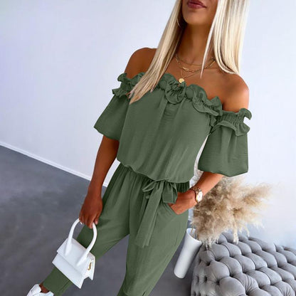 Eleganter schulterfreier Jumpsuit mit Rüschen und Bindegürtel | Camila
