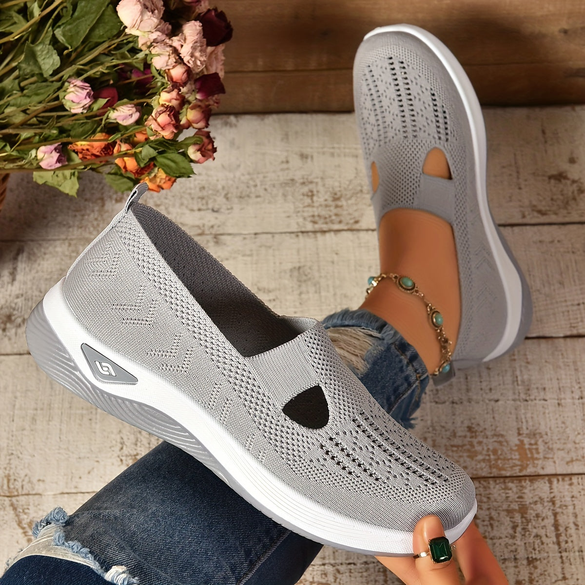 Orthopaedic slip-on shoes for women | Carry