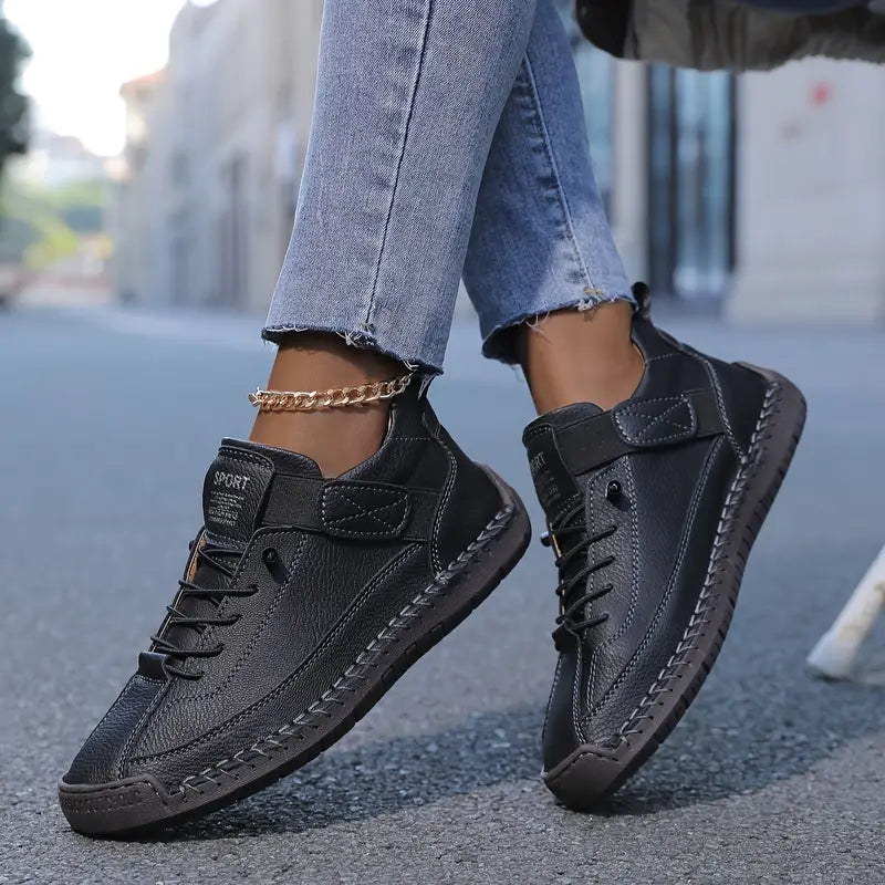 Comfortable wide-fitting sneakers for women | Eloria