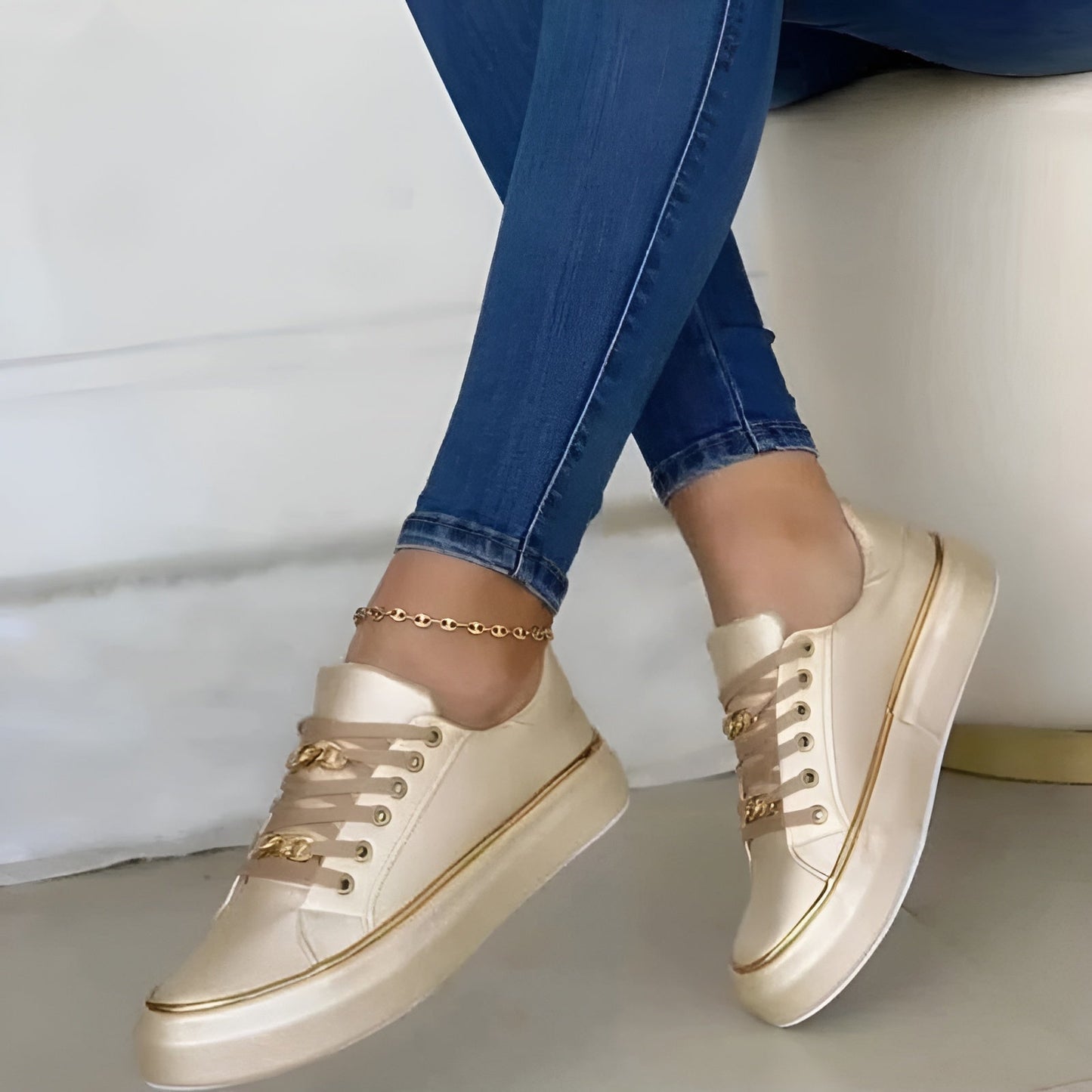 Orthopädische Sneaker mit Kettenakzent für Damen | Aveline