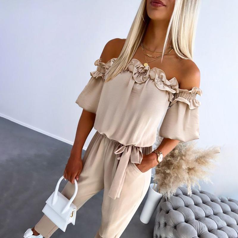 Eleganter schulterfreier Jumpsuit mit Rüschen und Bindegürtel | Camila