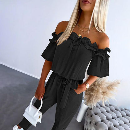 Eleganter schulterfreier Jumpsuit mit Rüschen und Bindegürtel | Camila