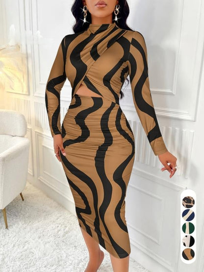 Figurbetontes Cut-Out Kleid mit Colorblock-Design | Aria